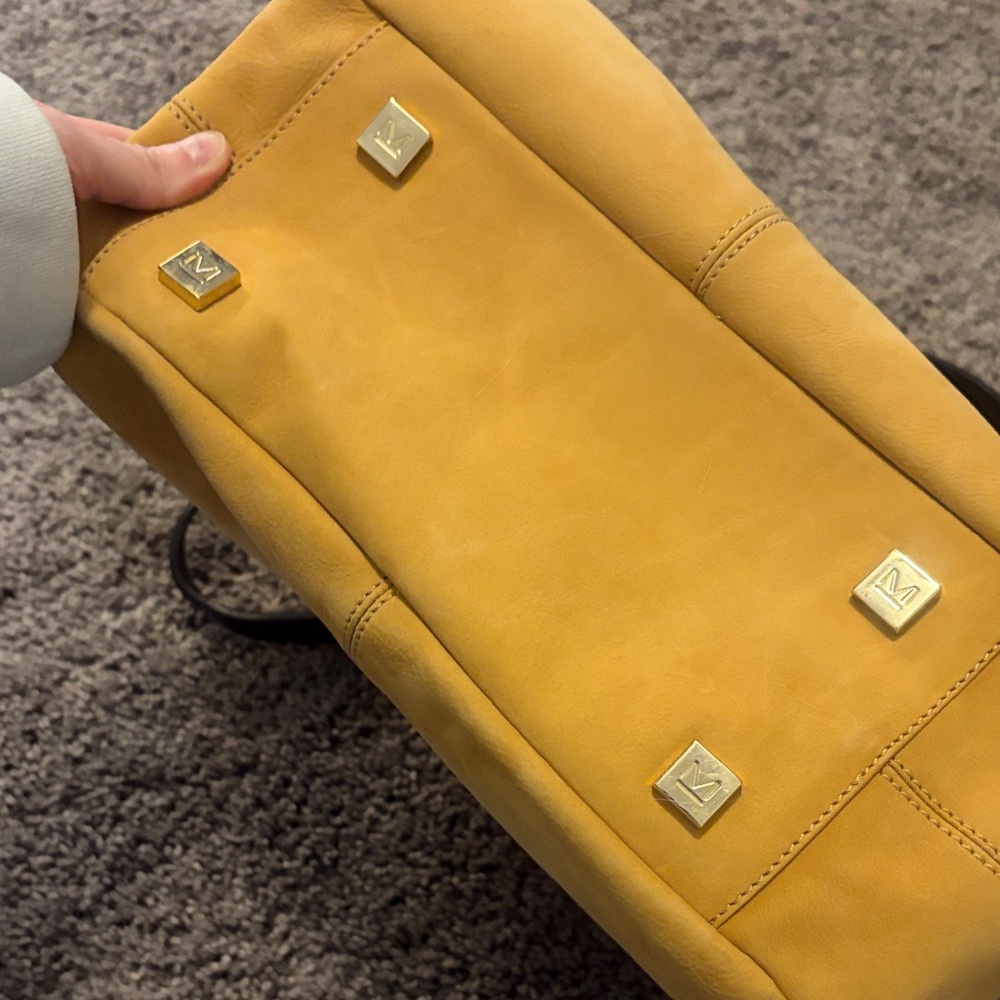 Stylish Yellow Leather Shoulder Bag with Black Straps - Picture 4 of 10
